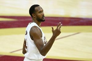 穩(wěn)定全面！莫布里12投7中 砍下17分10籃板5助攻2蓋帽