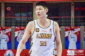 穩(wěn)得很！胡金秋半場(chǎng)9中5拿到13分2板1帽