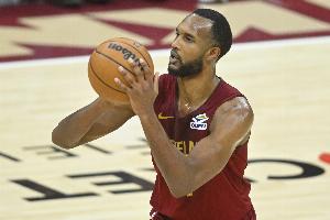 攻防在線！小莫布里半場(chǎng)17分鐘 10中6拿到13分4板2帽