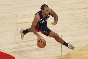 眼花了？騎士第三節(jié)前半節(jié)以28-9凈勝馬刺19分