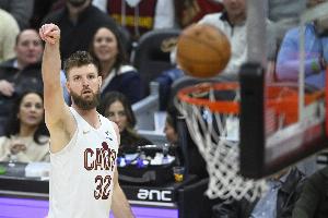 射手還能傳就恐怖了！迪恩·韋德6中4&三分4中2拿到12分8板5助