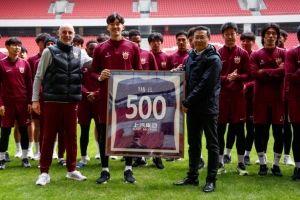 500場+100場！海港為顏駿凌徐新頒紀(jì)念球衣 王燊超獲中超單輪最佳