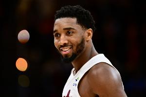 連珠炮！米切爾手感火熱三分再中 幫助騎士將分差追到3分