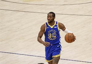 兩個(gè)鐵匠隊(duì)！騎士上半場(chǎng)52投14中 勇士43投16中稍好一丟丟