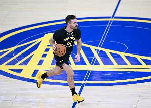 勇士又淘到寶！末節(jié)12分率隊(duì)暴擊騎士的斯潘塞 曾是棍網(wǎng)球GOAT