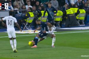 貝林被肘擊流血！機(jī)構(gòu)分析判罰：對(duì)方護(hù)球揮臂，遠(yuǎn)達(dá)不到紅牌標(biāo)準(zhǔn)