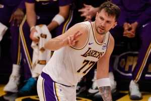 東契奇本賽季場(chǎng)均35+9+9！美媒：MVP榜約基奇SGA怎么能排他前面？