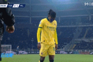 半小時(shí)傷退！萊奧射門后出現(xiàn)受傷情況，被里奇換下