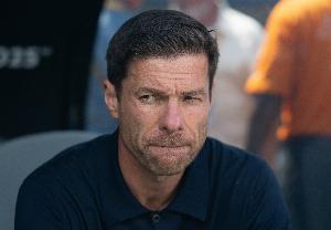 記者：我認(rèn)為阿隆索不會(huì)在本周三下課，齊達(dá)內(nèi)也不會(huì)成為接替者