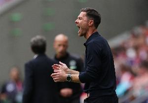 塞爾電臺(tái)：只有被曼城血洗或連輸曼城阿拉維斯，阿隆索才會(huì)下課