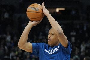 左手小拇指碰到！克拉克碰球出界 森林狼挑戰(zhàn)失敗