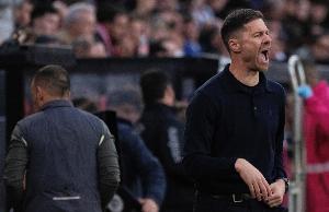 TA：齊達(dá)內(nèi)和阿韋洛亞最可能臨時(shí)接替阿隆索，但二人均非理想選擇