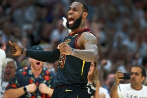 記者：18年總決賽G1是我見過的最強(qiáng)個(gè)人表演 但它毫無意義