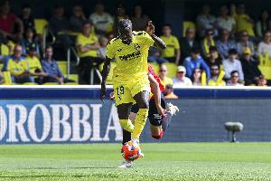 尼古拉·佩佩遭受種族主義辱罵，德羅巴社媒鼓勵(lì)球員：挺住小子