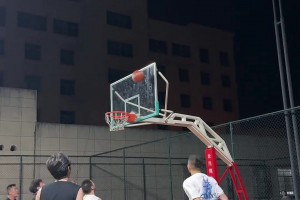 空籃沒(méi)把握住啊！張高銘加時(shí)最后時(shí)刻上籃不進(jìn)錯(cuò)失絕殺，華大與清華進(jìn)雙加時(shí)！