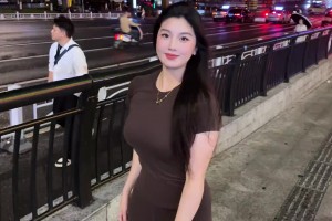 曼妙身姿韻悠揚(yáng)！國(guó)產(chǎn)卡戴珊的肘子姐出門(mén)逛街：魅力這一塊~