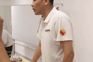 擊敗清華挺進(jìn)決賽后，周魯男在更衣室“訓(xùn)”隊(duì)員：你們打的什么啊??