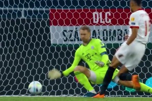 項(xiàng)羽虞姬現(xiàn)身蘇超？宿遷球迷高舉“楚”字助威！