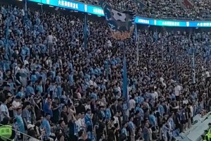 不愧魔鬼主場(chǎng)，實(shí)拍：梭魚(yú)灣大連球迷氣場(chǎng)強(qiáng)力壓制遠(yuǎn)征國(guó)安球迷