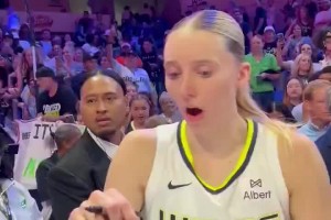 人美心善！佩奇賽后耐心為球迷簽名??