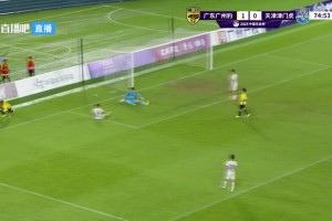 重大誤判？遼寧鐵人禁區(qū)內(nèi)造對(duì)手手球裁判無動(dòng)于衷，李金羽怒斥