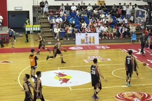 人均都能扣！華僑大學(xué)男籃賽前熱身每個人嘎嘎扣籃??????