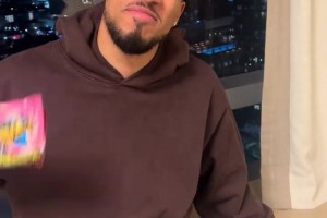 哈利伯頓展示“魔法士”干脆面：只有魔法能夠打敗魔法