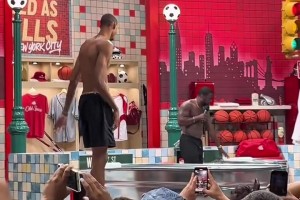 文班亞馬中國行結(jié)束返美 將錄制凱文哈特節(jié)目“和蛋蛋一樣冰”