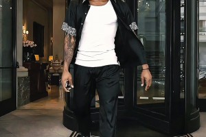 帥哥你誰？“失蹤人口”小卡現(xiàn)身杜嘉班納時(shí)裝秀??????