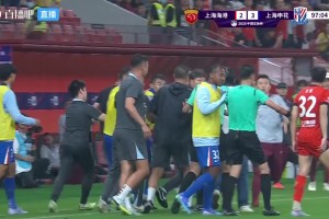 于漢超暴怒！上海德比場(chǎng)邊替補(bǔ)席爆發(fā)沖突??