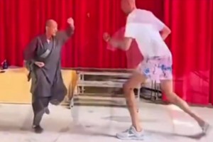 壞了這是真學(xué)會(huì)了！文班亞馬展示少林一段功夫?qū)嵙Γ?>
                                <span></span>
                                <p>壞了這是真學(xué)會(huì)了！文班亞馬展示少林一段功夫?qū)嵙Γ?/p>
                            </a>
                        </div>
                                                <div   id=