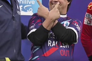 藍(lán)黑隊長！網(wǎng)友：勞塔羅場上場下的職業(yè)屬性是完美的?