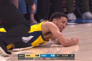 ??他知道自己完了！哈利伯頓摔倒后瘋狂拍打地板 直接哭出來了