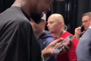 大佬快來(lái)！被交易到火箭后 火箭總經(jīng)理斯通和杜蘭特視頻通話~