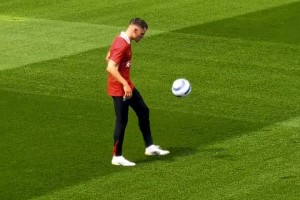 登貝萊落淚！維爾茨在安菲爾德球場(chǎng)小秀價(jià)值1.36億的顛球??