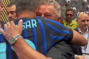 看看誰來了?，國米老門神扛著藍(lán)黑金腰帶走T臺秀