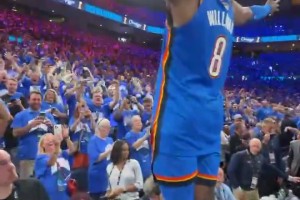 冠軍二當(dāng)家！杰倫威跳上技術(shù)臺張開雙臂接受全場歡呼