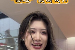 太火了！曼聯(lián)球迷小姐姐不遠(yuǎn)萬里從北京來看蘇超??