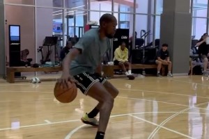 杜小帥最新訓(xùn)練視頻！這小腿實在太迷人了！就問這立棍單打誰防的了？??