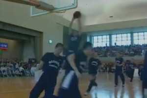 沒想到籃球熱身也這么有壓迫感！