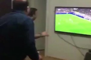 血壓飆升！加拉塔薩雷球迷觀看薩內vs本菲卡的比賽氣炸了??