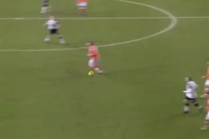 球像黏在腳上一樣??！貝爾巴托夫不愧是瀟灑哥