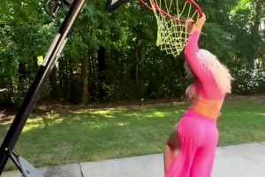 老妹你這個(gè)吊框暴扣我必須給你打十分~