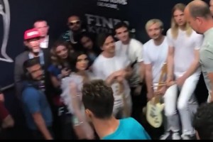 桃花眼犯了~Lipa那年在球員通道看見(jiàn)C羅被迷的神魂顛倒~