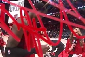 下賽季，楊瀚森和艾頓就是開(kāi)拓者首發(fā)中鋒位置上的競(jìng)爭(zhēng)對(duì)手了