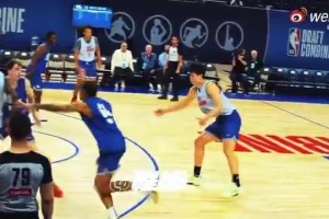 楊瀚森試訓(xùn)時(shí)的妙傳應(yīng)該驚艷了開(kāi)拓者，誰(shuí)不想要下個(gè)約基奇呢？