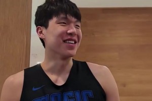 淄博口音??楊瀚森試訓(xùn)和隊(duì)友英語(yǔ)交流：我昨天去密爾沃氣（基）