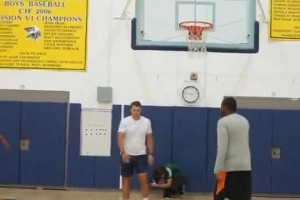 應該會有大進步！小賈正跟者杜蘭特一個個動作猛練