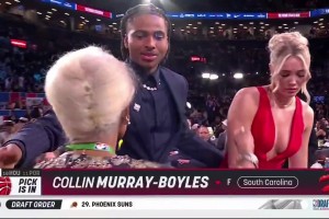 博伊爾斯女友這身材在選秀現(xiàn)場十分搶鏡啊！