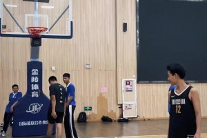 ??轉(zhuǎn)身投籃有點(diǎn)說法....